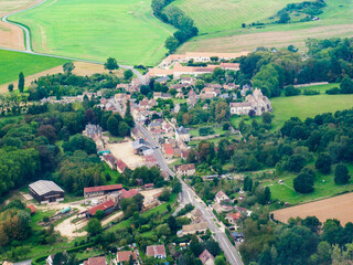 vue aérienne du château de Serans dans l'Oise en France