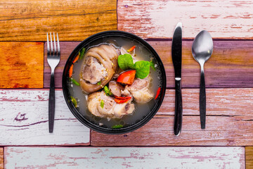 Spicy soup with pork leg
