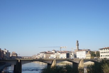 Fototapeta na wymiar View of Arno river from Bridge Ponte Vecchio aka ponte vecchio in Florence, Italy - ポンテ・ヴェッキオ ヴェッキオ橋からのアルノ川 景色 フィレンツェ イタリア