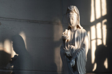 Fototapeta na wymiar Guanyin statue in the temple