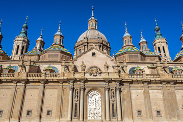 Fototapeta na wymiar Zaragoza Basilica Domes