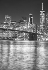 Plakat Black and white picture of Brooklyn Bridge at night, New York City, USA.
