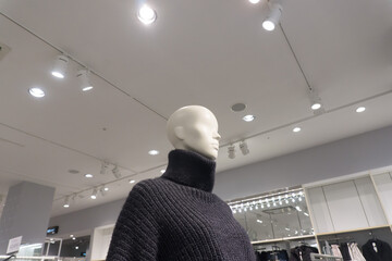 タートルネックニットセーターのマネキン