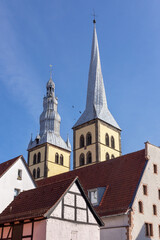 Fototapeta na wymiar Zeughaus und Kirche St. Nikolai in Lemgo, Nordrhein-Westfalen