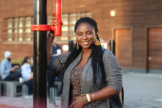 Black Women Shrung main image 0