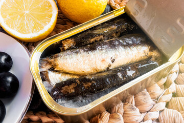 Can of sardines in oil, with a background with a rustic and cozy atmosphere.