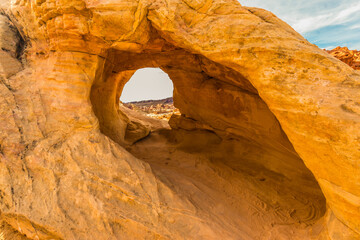 Natural Arch on The  White Domes Trail, Valley of Fire State Park, Nevada, USA