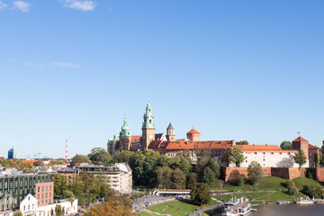 Obraz premium View of a Wawel Castle and Wawel cathedral in the sun over the Vistula river on sunny afternoon, Krakow, Poland