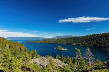 Fototapeta na wymiar Sunny view of the Lake Tahoe, Emerald Bay and Fannette Island