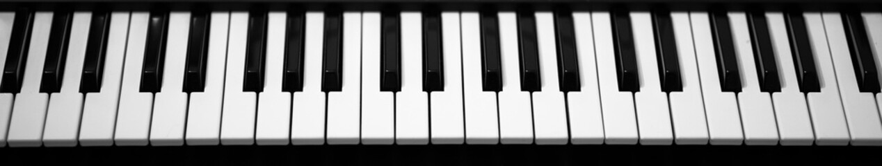 Fototapeta premium Electronic piano keyboard. Closeup of black and white piano keys