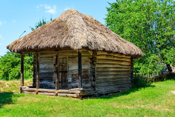 Fototapeta na wymiar Old barn in the ukrainian village