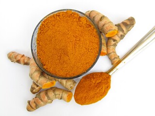 Turmeric powder with roots