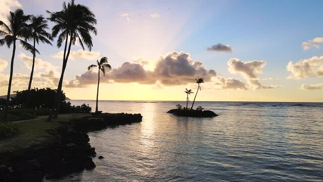 Flyby Point of Interest Palm Tree Island Silhouettes, The ultimate Hawaiian experience at Kāhala Beach, Honolulu in 2021
