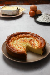 delicious burn cheese cake for small family to eat together.