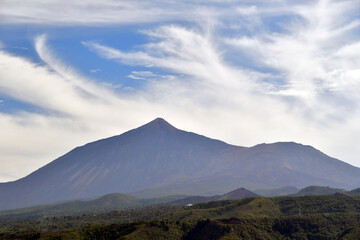 CIELO AZUL CON NUBES