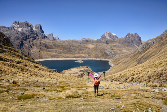 Trekking towards Laguna Viconga on the Cordillera Huayhuash circuit, Ancash, Peru