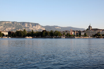 Fototapeta premium river, city, water, bridge, panorama, view, architecture, travel, europe, city, sky, blue, landscape, sea, night, tourism, skyline, geneva, switzerland, cityscape, harbor, panoramic, lake, urban, old,