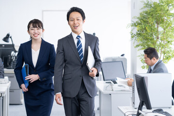 ビジネスマン　オフィスワーク