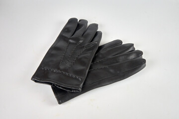 Paire de gants en cuir noir .