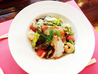 美味しそうな海鮮サラダ