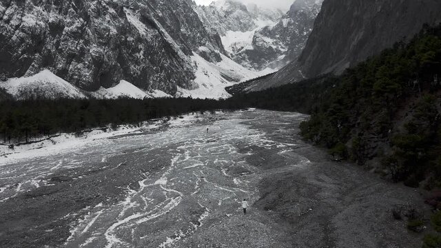 Yulong Jade Dragon Snow Mountain, old glacier river valley, black and white