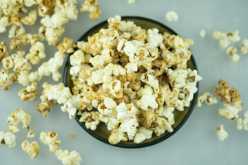 Homemade crunchy caramel popcorn