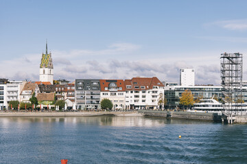 Die Uferpromenade von Friedrichshafen am Bodensee, Baden-Württemberg, Deutschland