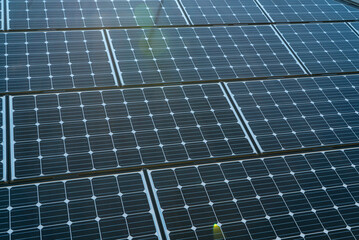 住宅の太陽光発電パネル