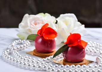 Smal cakes with roses