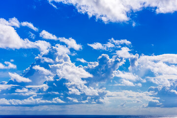 Ciel bleu et nuages