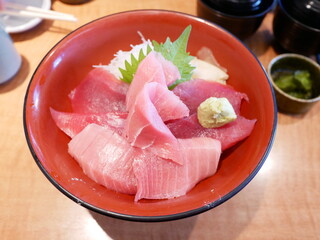まぐろ丼

