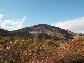 秋の浄土平湿原と一切経山