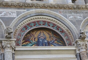 Italian city. Ancient architecture, sculpture. The national colors.