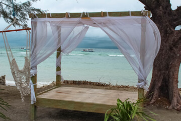 Delicious to relax on a deck chair facing the sea.