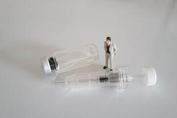 vaccination homme en costume