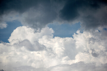 Obraz premium black and white clouds