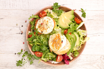 vegetable salad with baked goat cheese