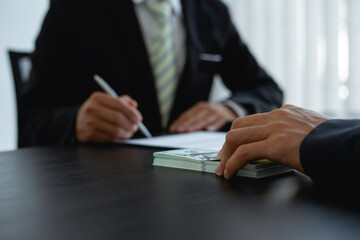 Government tax officials are accepting citizens of bribes wrapped in brown envelopes. To open the way for annual tax evasion, the concept of bribery officials to avoid taxes.