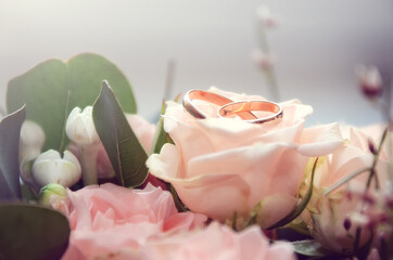 Wedding rings on the wedding bouquet