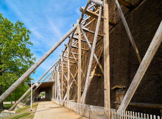 Gradierwerk im Kurpark von Bad Salzelmen