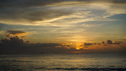 Fototapeta premium sunrise over the sea