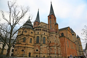 Fototapeta na wymiar High Cathedral of Saint Peter in Trier, Germany 