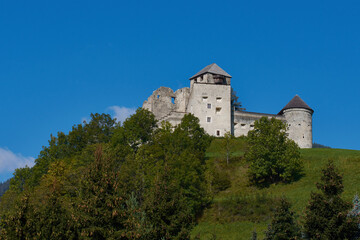 Fototapeta na wymiar Burg Heinfels in Osttirol 