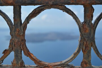 Cicrle fence with an island