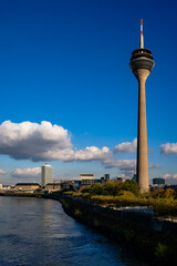 Obraz premium Rheinturm in Düsseldorf, Deutschland