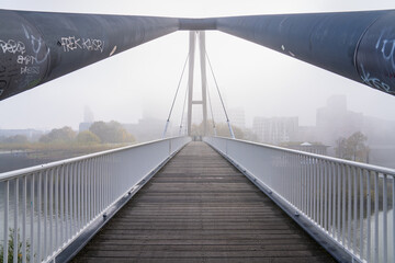 Nebel in Medienhafen in Düsseldorf, Deutschland