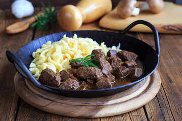 Gulasch mit Spätzle