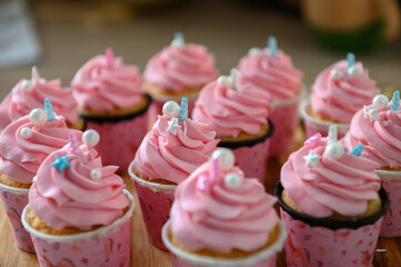 cupcakes with icing