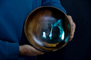 Bowls to which epoxy is added, made by hand on a wooden lathe