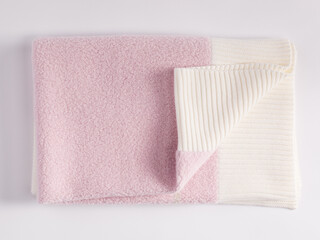 Soft and warm folded pink alpaca wool blanket with fringe - 409095652